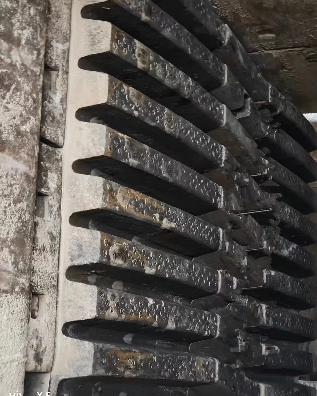 Jaw crusher dies in service at a granite mine