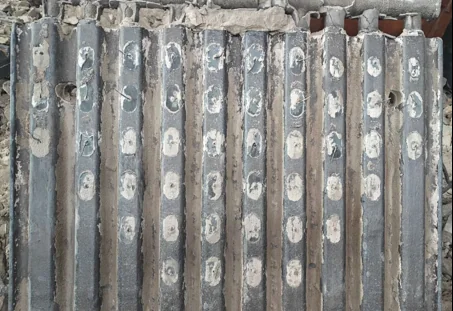Corrugated liner plates with bar ends ground flush on every rib
